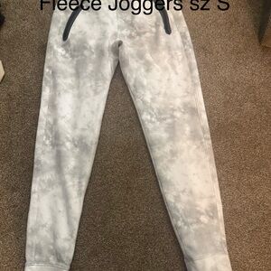 Women’s dynamic athletic old navy fleece white/Gray Fleece Joggers sz small